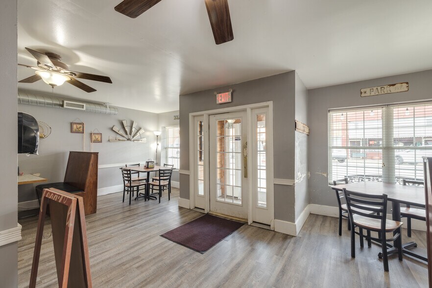 More Photos Of 123 S Broadway St, Checotah Restaurant For Sale