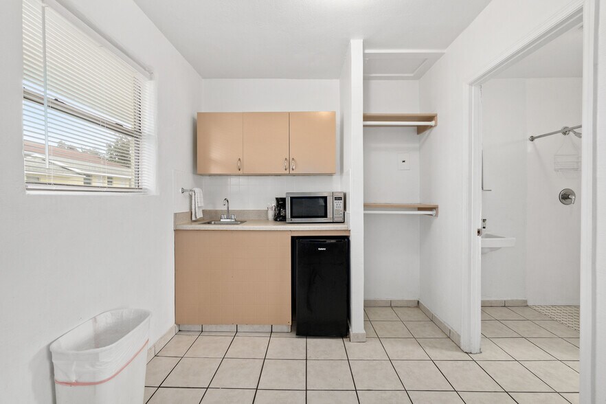 More Photos Of 801 Ridgewood Ave, Holly Hill Hotel For Sale