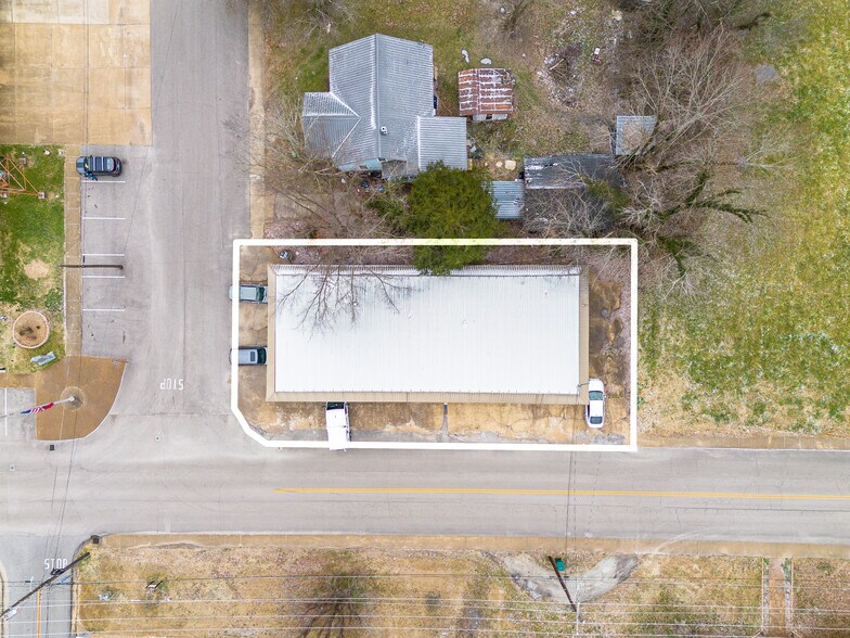 More Photos Of 200 Linden Ave, Hohenwald Loft Creative Space For Sale