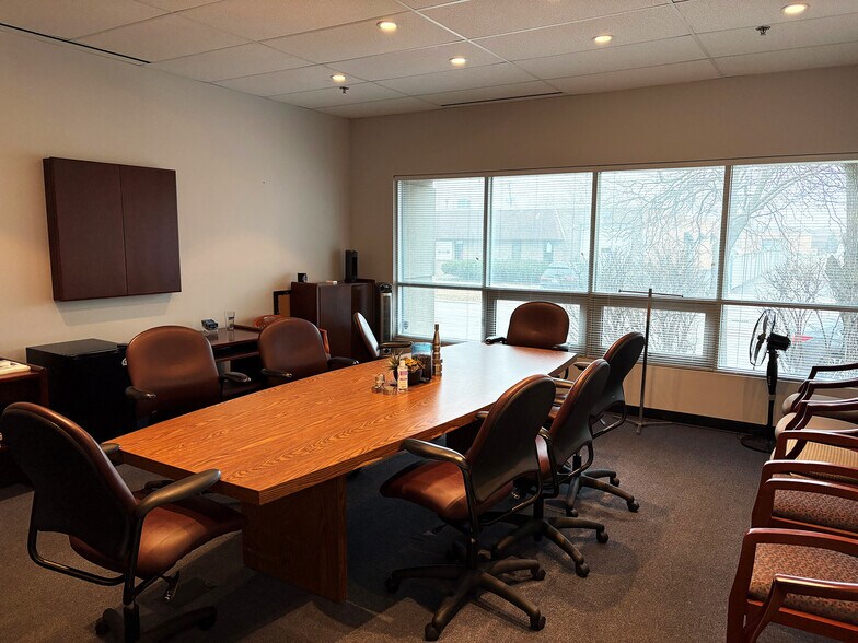 More Photos Of 620-630 Estes Ave, Schaumburg Warehouse For Sale