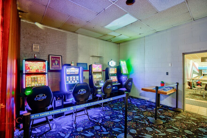 More Photos Of 2414 IL-23, Streator Flex For Sale