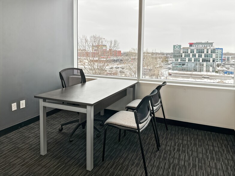 More Photos Of 3055 Saint-Martin Boulevard West, Laval Coworking Space