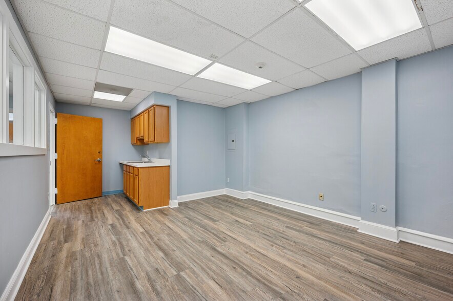 More Photos Of 2-4 S Easton Rd, Glenside Office Residential For Lease