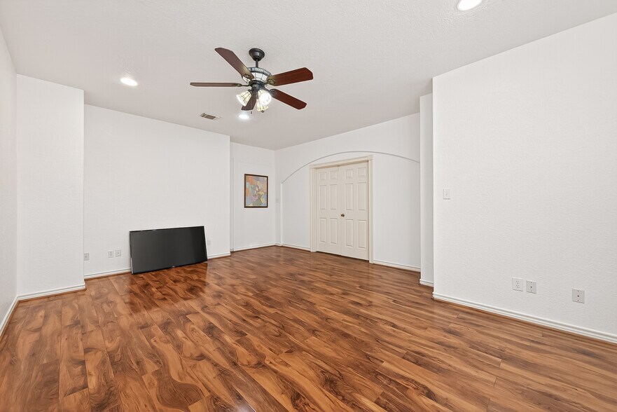 More Photos Of 21832 Rayford Rd, Humble Office For Sale