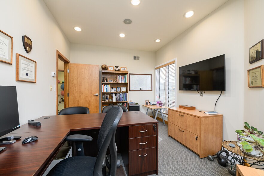 More Photos Of 130 Maple Ave, Red Bank Medical For Lease