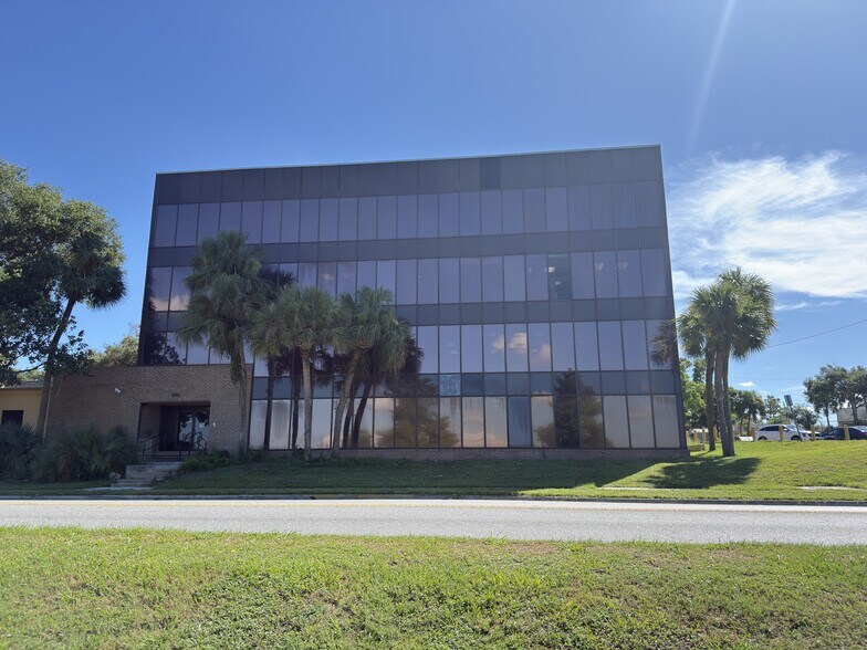 More Photos Of 500 NW Lake Howard Dr, Winter Haven Office For Sale