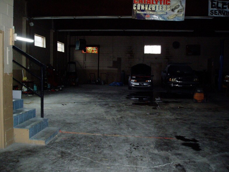 More Photos Of 105 Wood Ave, Bridgeport Light Manufacturing For Sale