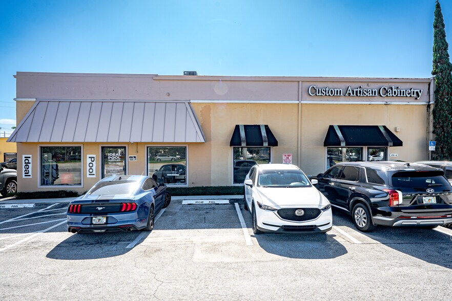 More Photos Of 174-180 Glades Rd, Boca Raton Light Distribution For Lease