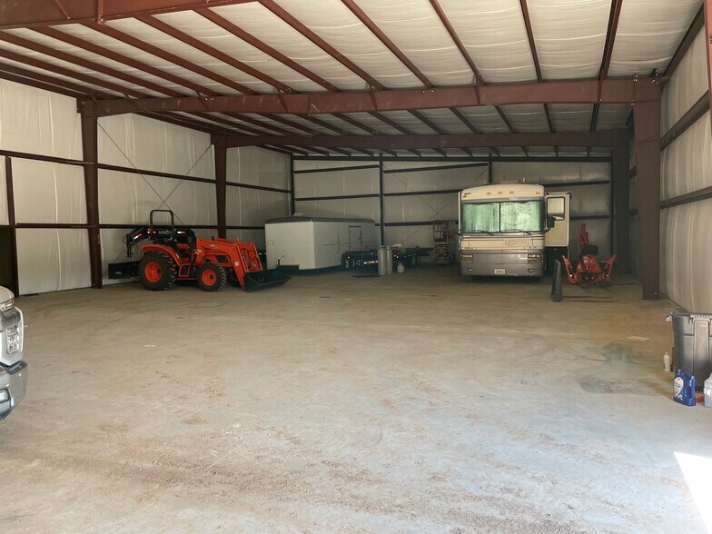 More Photos Of 18608 NE 23rd St, Harrah Light Distribution For Lease