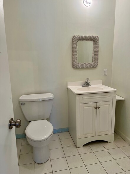 More Photos Of 1 Danbury Rd, Wilton General Retail For Lease