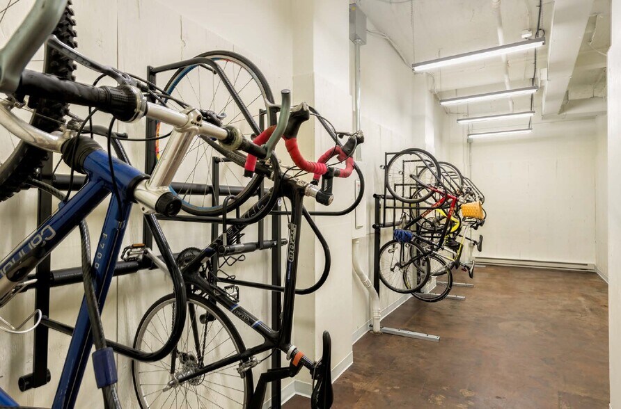 More Photos Of 1000 Vermont Ave NW, Washington Office For Lease