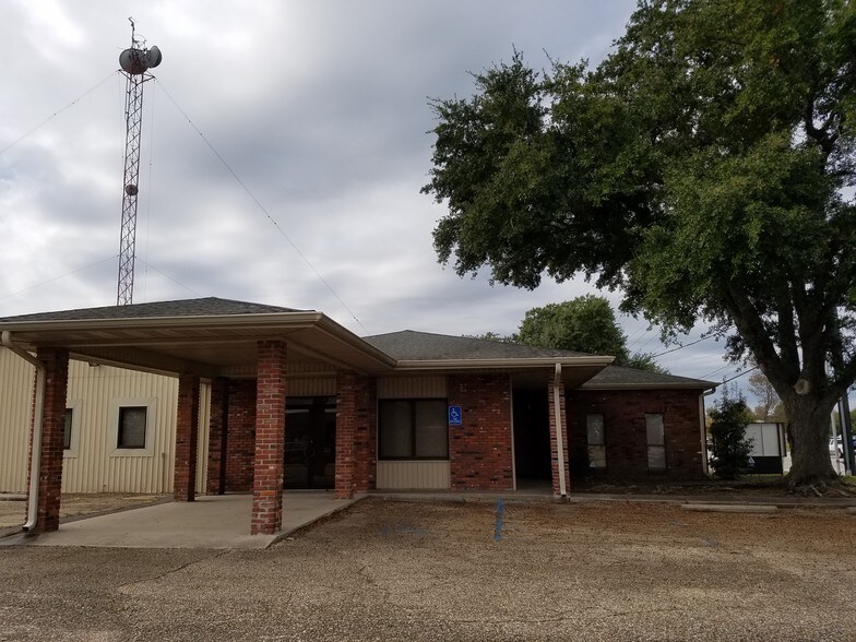 More Photos Of 1101 Eraste Landry Rd, Lafayette Flex For Lease