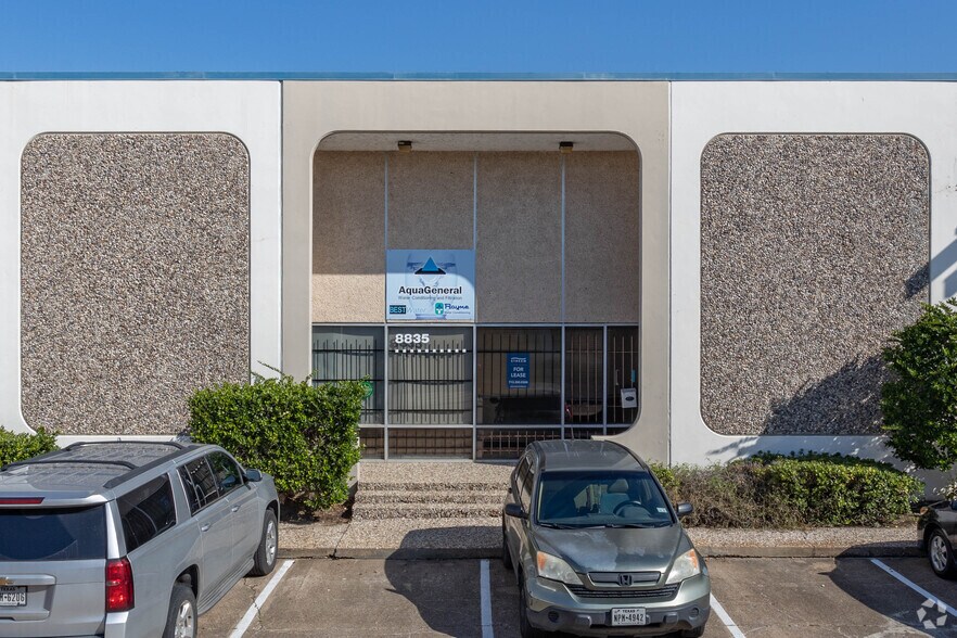 More Photos Of 8901-8923 Knight Rd, Houston Unknown For Lease