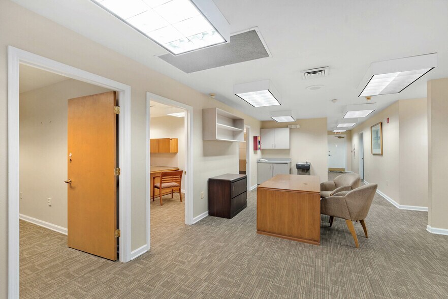 More Photos Of 1997 Capital Cir NE, Tallahassee Bank For Lease