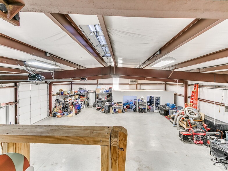 More Photos Of 1064 Industrial Dr, Yukon Light Distribution For Lease