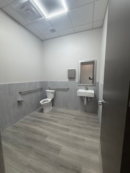 More Photos Of 1849 Forest Park Ln, Pearland Medical For Sale