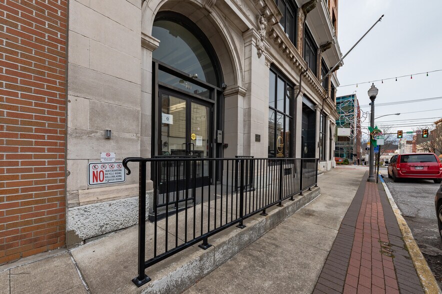 More Photos Of 700 Market St, Parkersburg Office For Lease