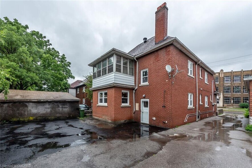 More Photos Of 104 Longwood Rd S, Hamilton Multifamily For Sale