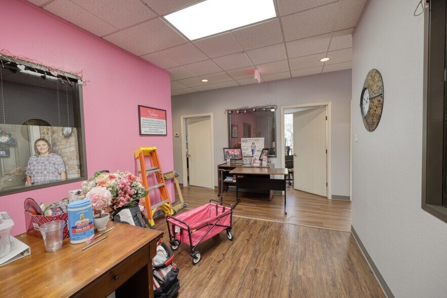 More Photos Of 2929 Mossrock Dr, San Antonio Office For Lease