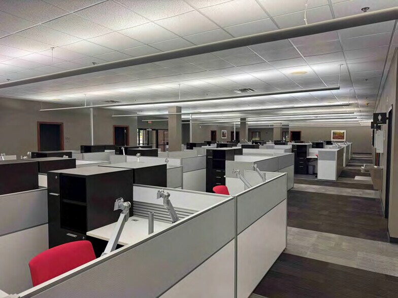 More Photos Of 2110 Fiserv Drive Southwest, Cedar Rapids Office For Sale
