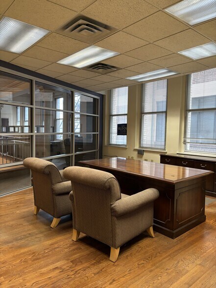 More Photos Of 114 E Eighth St, Cincinnati Loft Creative Space For Lease