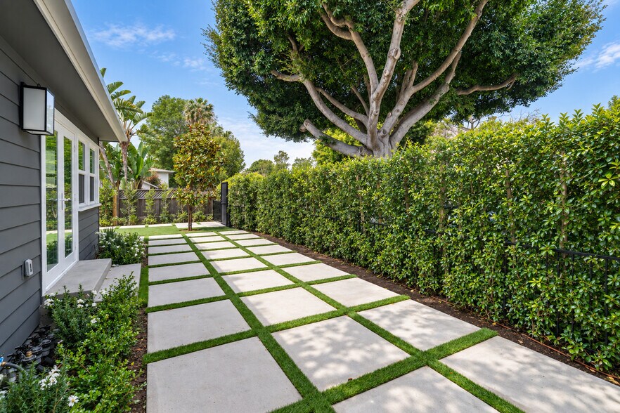 More Photos Of 1022 Grant St, Santa Monica Apartments For Sale