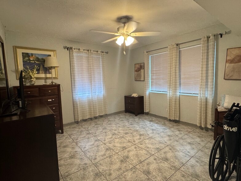 More Photos Of 1930 Lincoln St, Hollywood Assisted Living For Sale