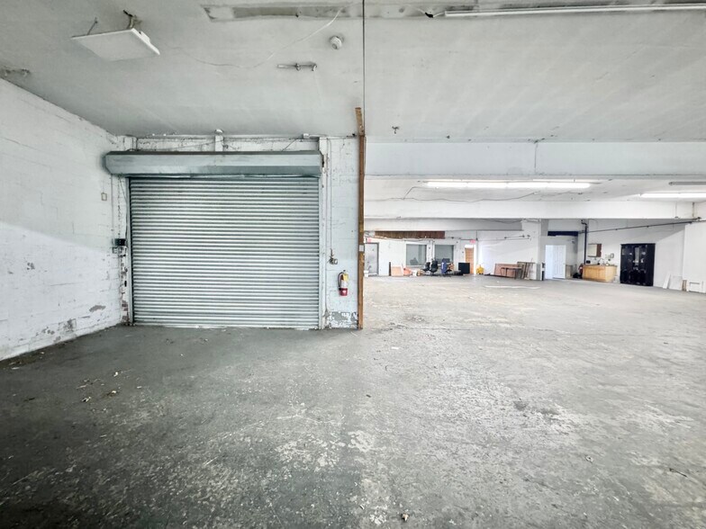 More Photos Of 120 New Hyde Park Rd, Franklin Square Showroom For Lease