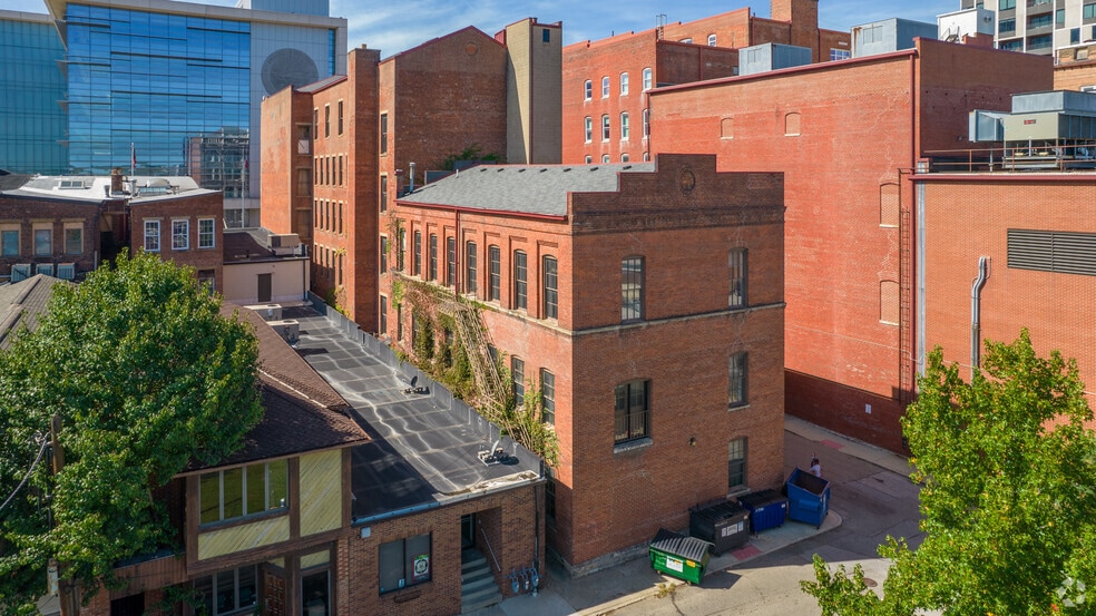 More Photos Of 326-328 S High St, Columbus Office Residential For Lease