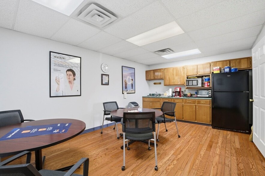 More Photos Of 2124 Hamilton St, Dalton Research And Development For Sale