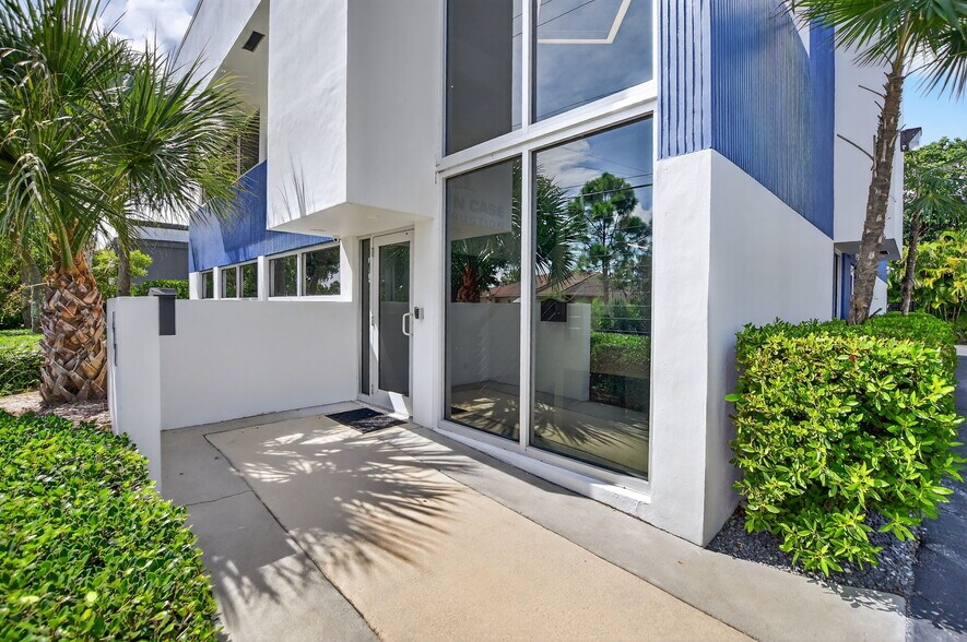More Photos Of 442 NW 35th St, Boca Raton Office For Sale