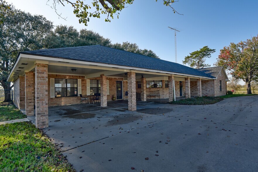 More Photos Of 10919 Highway 36, Bellville Restaurant For Sale