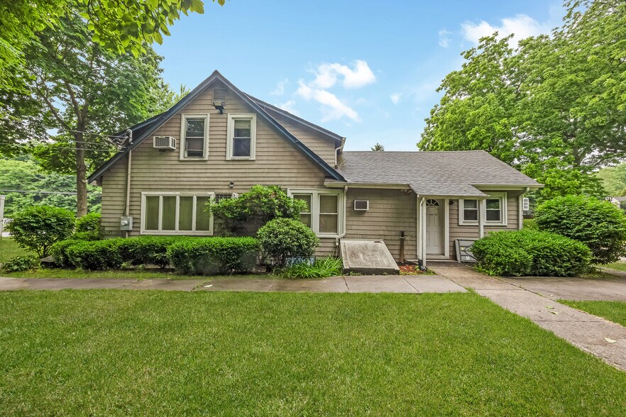 More Photos Of 645 Middle Country Rd, Middle Island Office For Sale