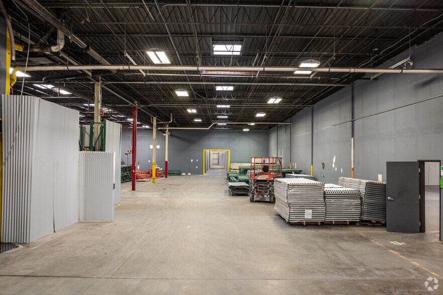 More Photos Of 910 10th St, Plano Warehouse For Lease