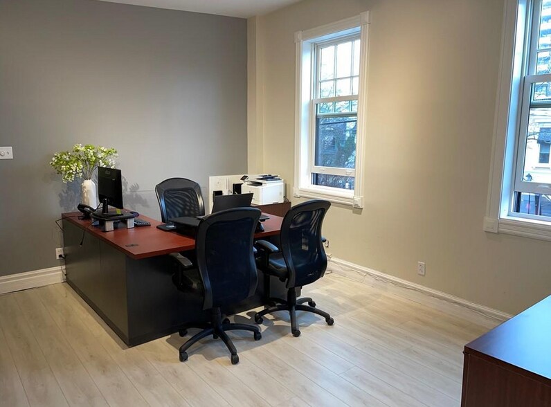 More Photos Of 484 John St, Burlington Storefront Retail Office For Sale