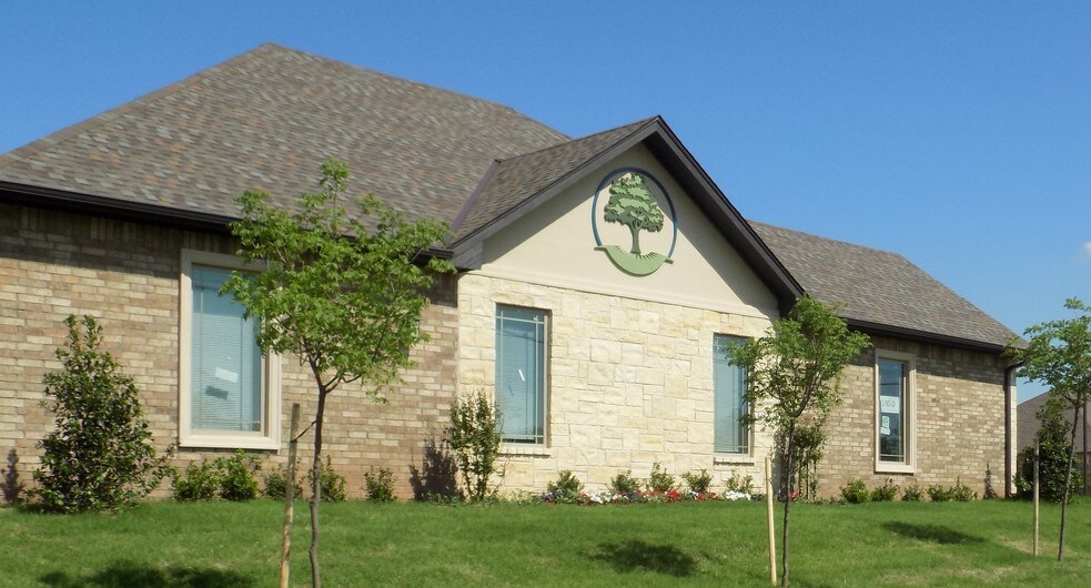 More Photos Of 11900 N MacArthur, Oklahoma City Office For Lease