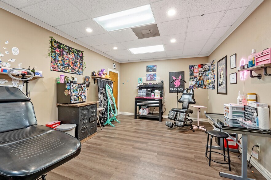 More Photos Of 214 N Newsom St, Mineola Office For Sale