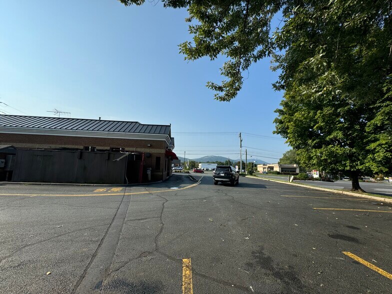 More Photos Of 1192 Richmond Rd, Charlottesville General Retail For Sale