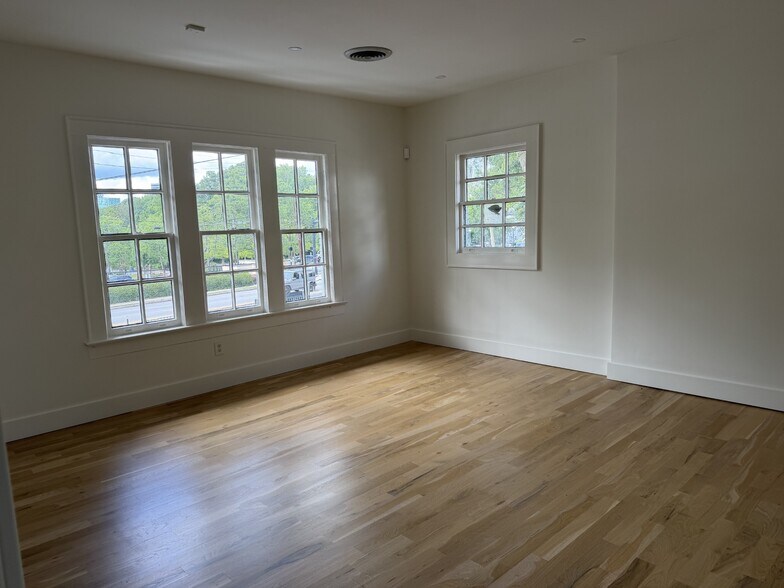 More Photos Of 3201 NE Peachtree Rd, Atlanta Freestanding For Lease
