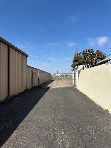 More Photos Of 5929 50th St, Lubbock Industrial For Sale