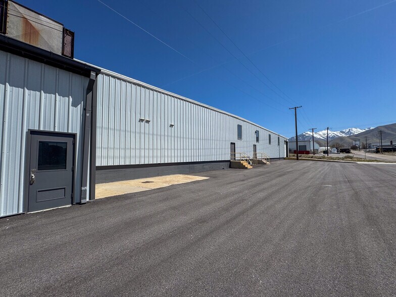 More Photos Of 225 S Lodestone Way, Tooele Warehouse For Lease