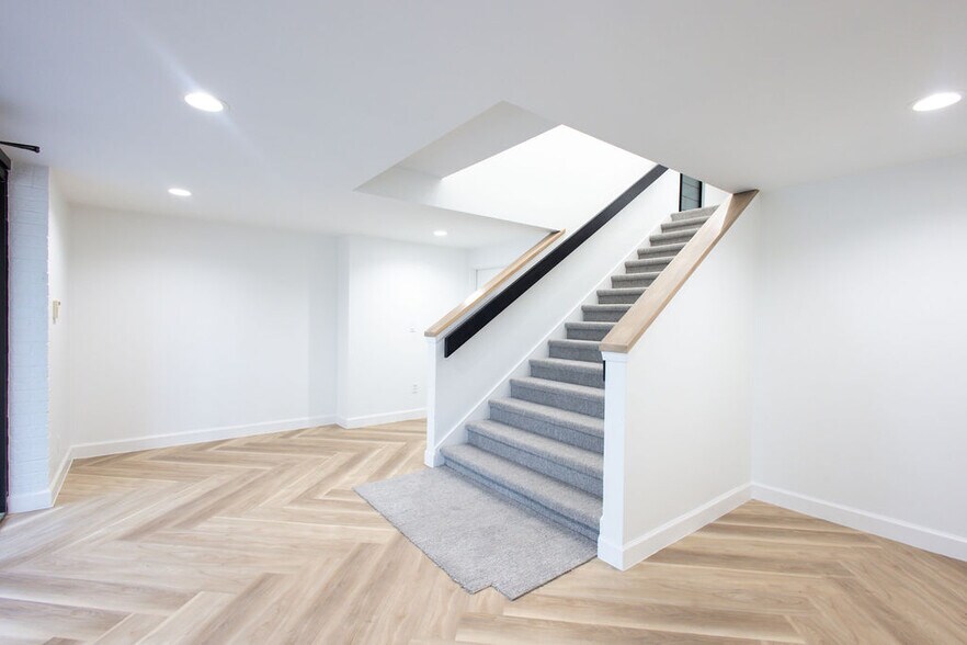 More Photos Of 8225 Westglen Dr, Houston Office For Sale