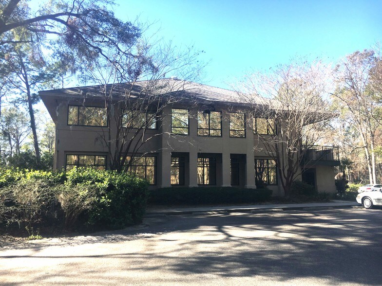 More Photos Of 5 Dunmore Ct, Hilton Head Office Residential For Sale