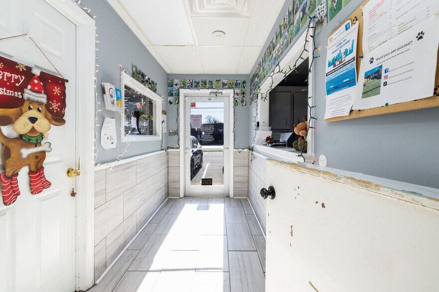 More Photos Of 5617 Dorchester Rd, North Charleston Veterinarian Kennel For Lease