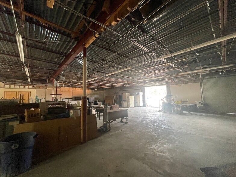 More Photos Of 4355 Centergate St, San Antonio Light Distribution For Lease