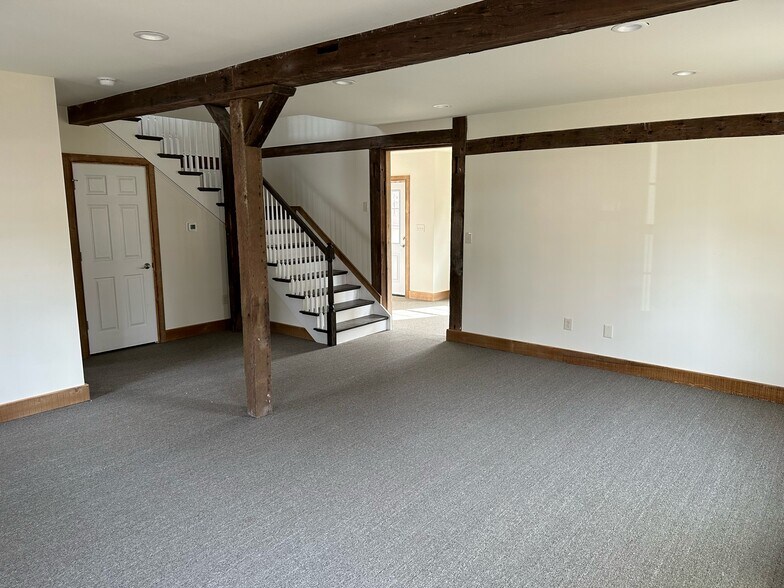 More Photos Of 2 Dark Hollow Rd, Pipersville Office For Lease