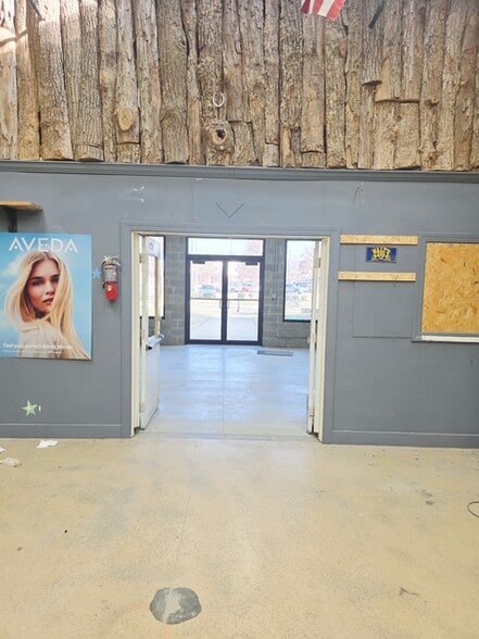 Primary Photo Of 2228 Dundee Rd, Louisville Freestanding For Sale