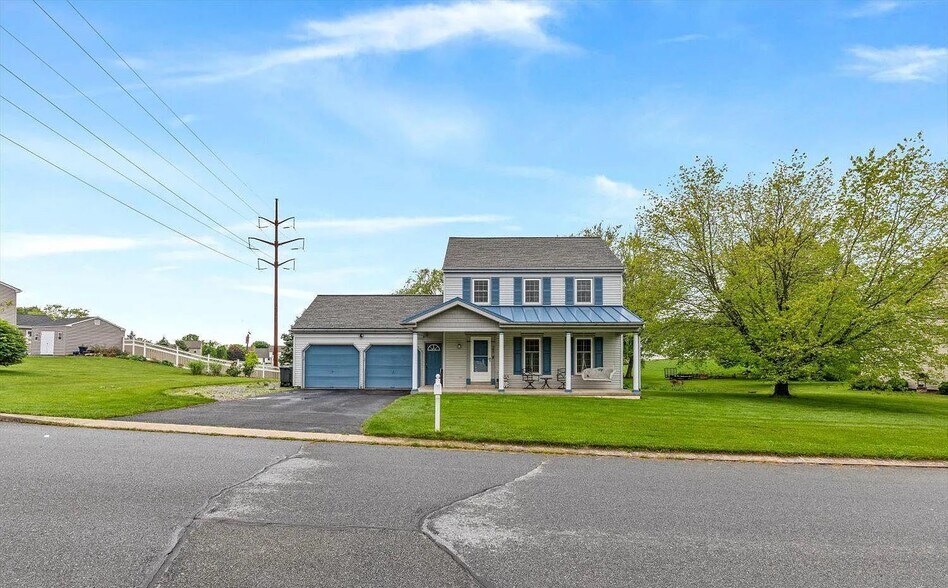 More Photos Of 585 Westbrooke Dr, Elizabethtown Specialty For Sale