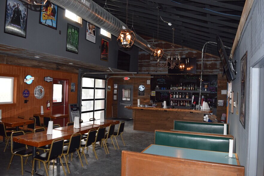 More Photos Of 26192 NE Neosho Rd, Garnett Restaurant For Lease