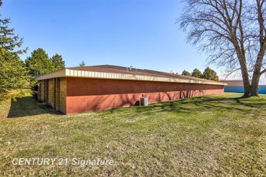 More Photos Of 3167 Enterprise Dr, Saginaw Office For Sale